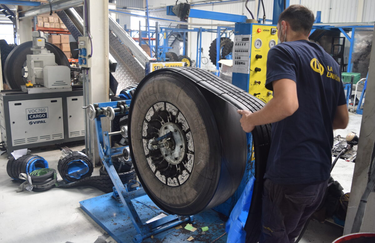 Reconstrucción de neumáticos: qué es, cómo funciona y por qué es clave para tu flota